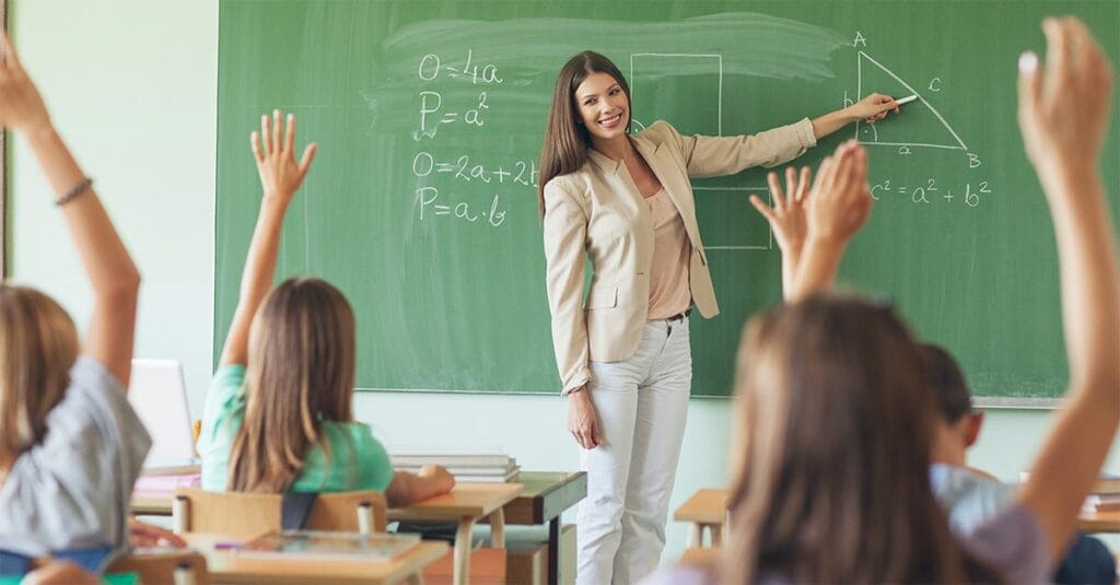 Segunda Parte Ensayo: La Valoración Social del Docente Dominicano uno de los temas más sensibles y urgentes del debate educativo 1 El docente como lider 1 ENTRADA
