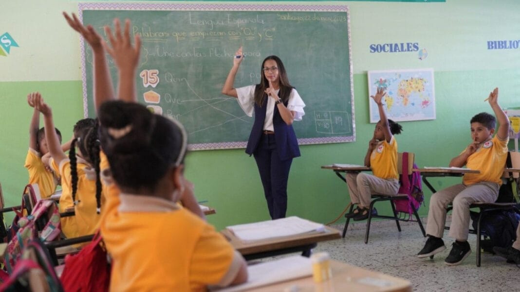 La valoración social del docente y su responsabilidad educativa: una deuda persistente en el sistema educativo dominicano